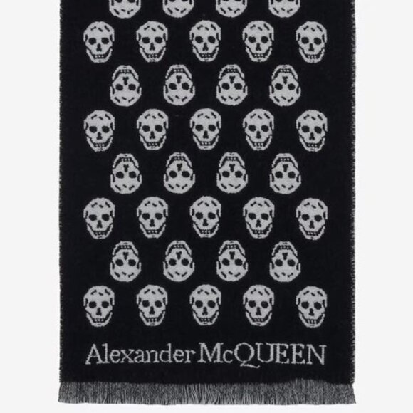Alexander McQueen Skull Scarf In Black - Picture 1 of 1